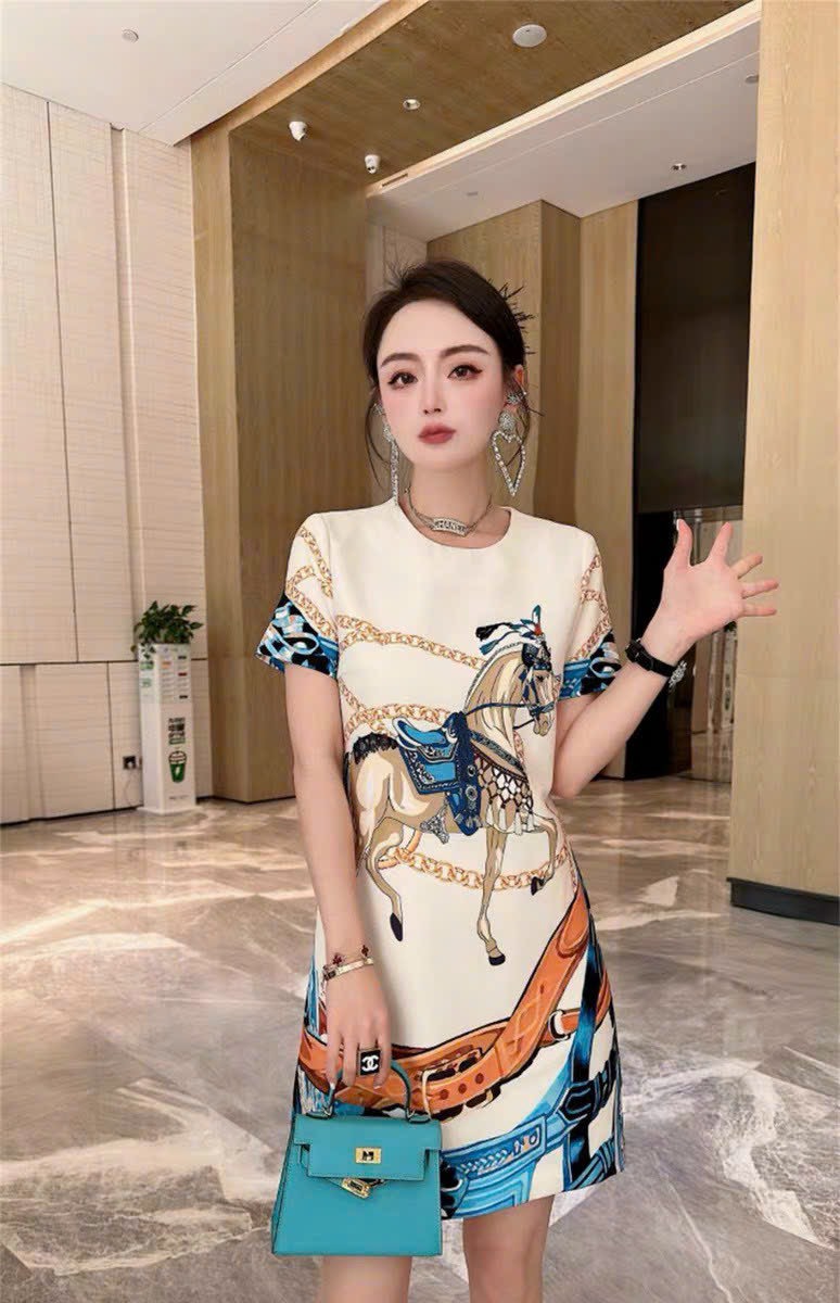 Đầm suông họa tiết ngựa