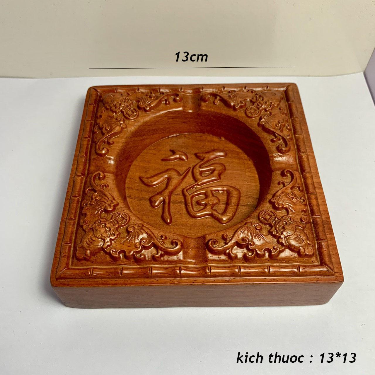 Gạt tàn thuốc gỗ hương đỏ nguyên khối mặt chạm chữ phong thủy ( 13cm*13cm*3cm )