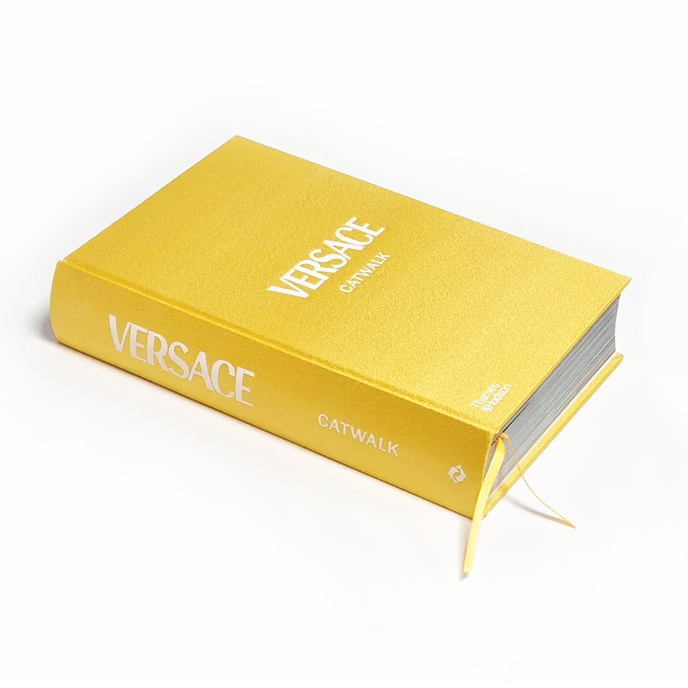 Sách ngoại văn - Versace Catwalk (Bìa Cứng Bọc Vải)