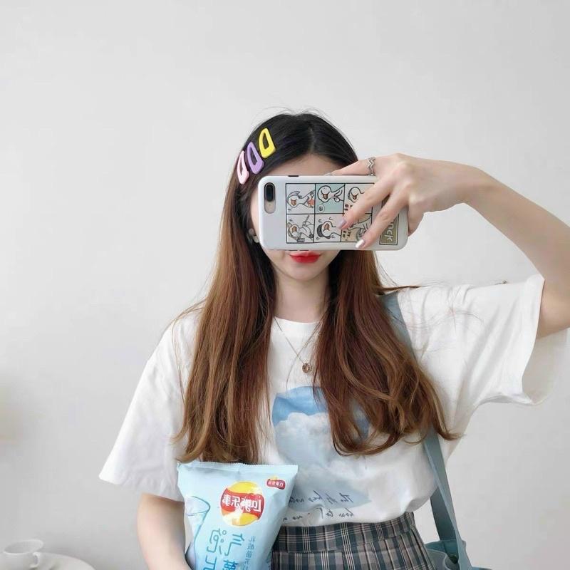 Set áo thun trắng kèm chân váy caro