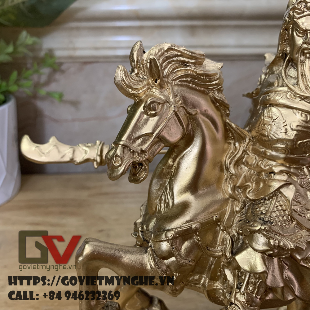 Tượng đá trang trí Quan Công phong thủy cầm đao cưỡi ngựa - Chiều dài 25cm - Đá composite - Màu nhũ đồng
