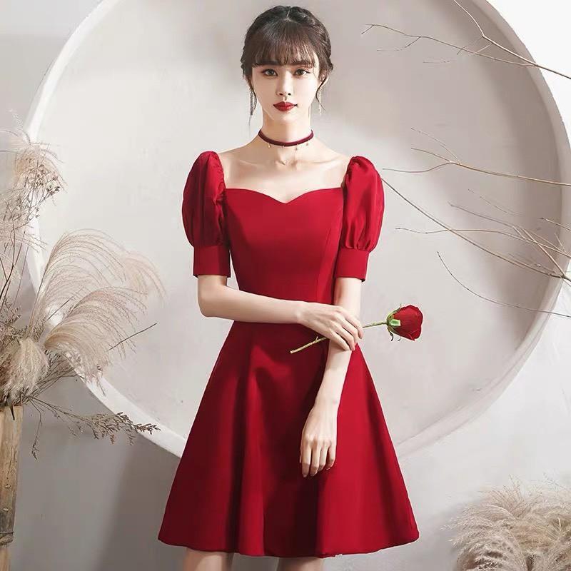 ĐẦM ĐỎ TAY NGẮN PHỒNG CỔ VUÔNG DÁNG XÒE
