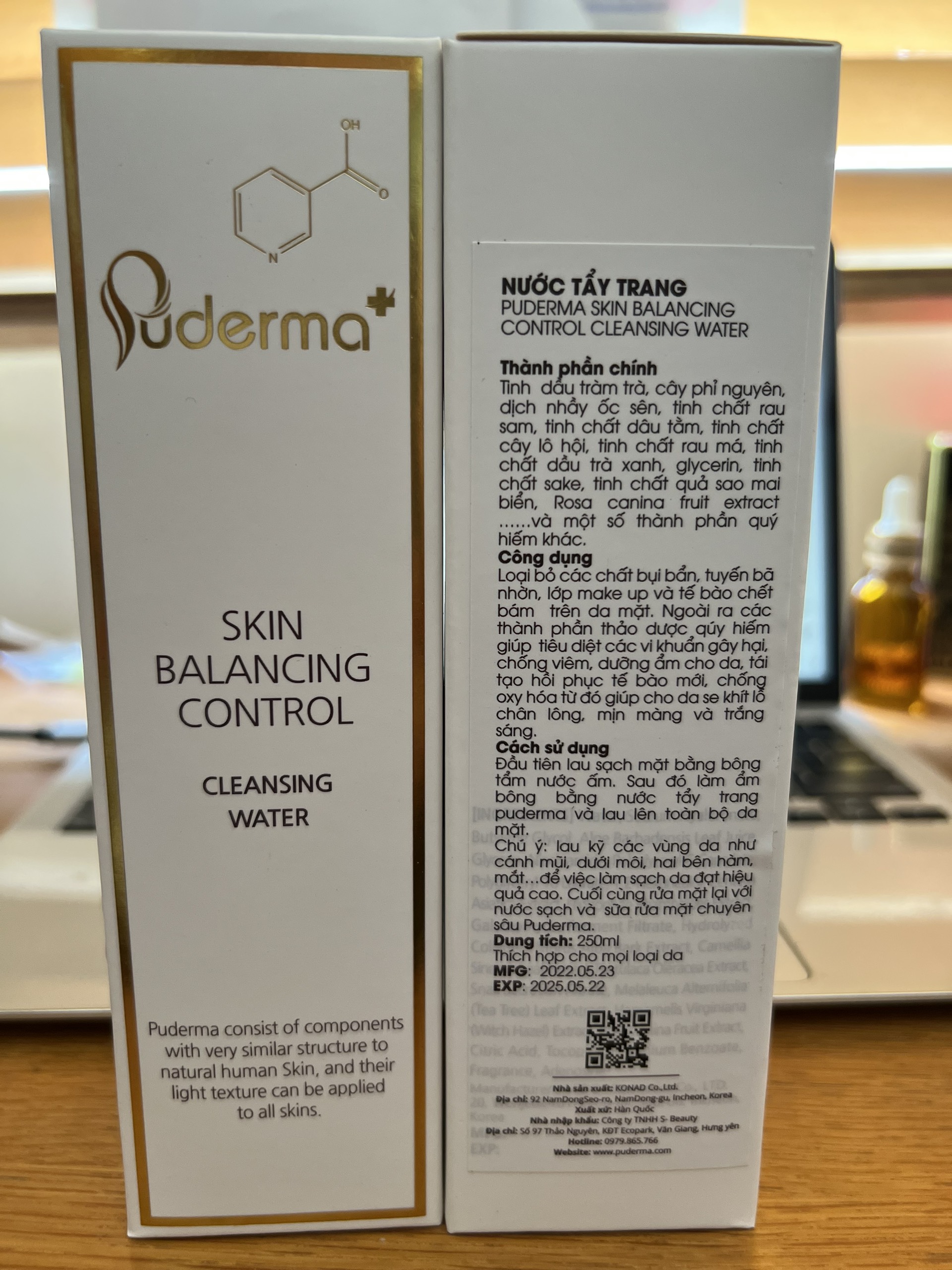 Nước Tẩy Trang PUDERMA SKIN BALANCING CONTROL CLEANSING WATER: làm sạch lớp bụi bẩn, bã nhờn, trang điểm, tế bào da chết bám trên da mặt, đồng thời dưỡng ẩm cho da, giúp làm se khít lỗ chân lông, mang lại làn da mịn màng, trắng sáng.