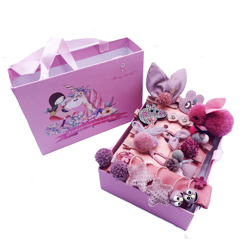 Hộp kẹp tóc 24 chi tiết: nhiều tông hồng; hình chú thỏ con, heo peppa, hoa, nơ... Kẹp tóc có túi quai sách kèm theo, siêu xinh cho bé gái từ 2-10 tuổi.