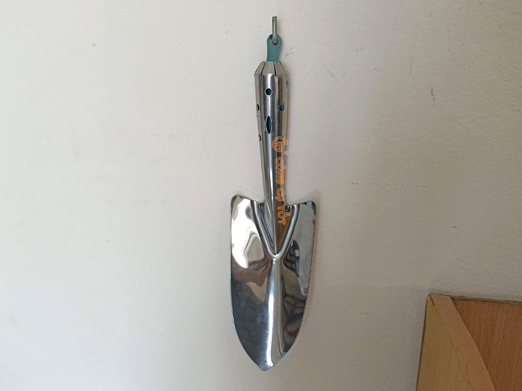 Xẻng inox trồng củ cán lỗ cỡ lớn, lưỡi chia vạch
