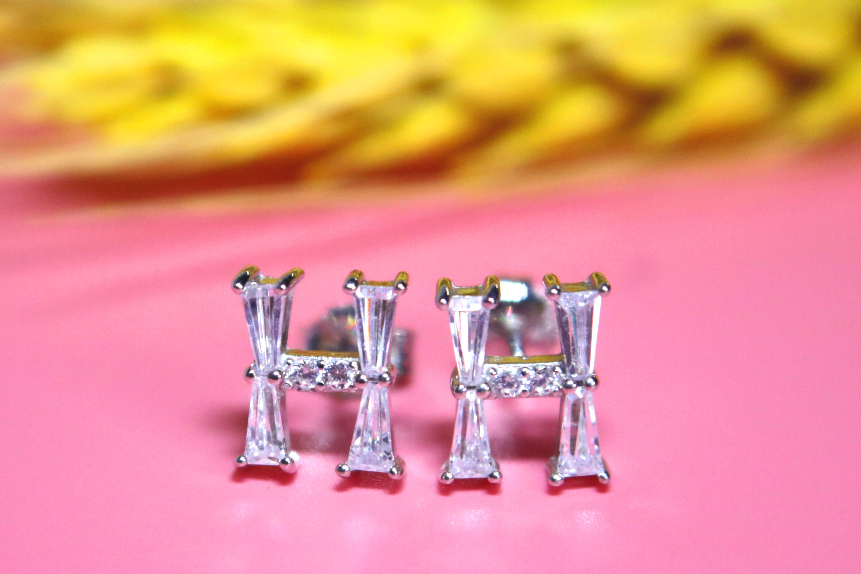 Bông tai bạc nữ chữ H