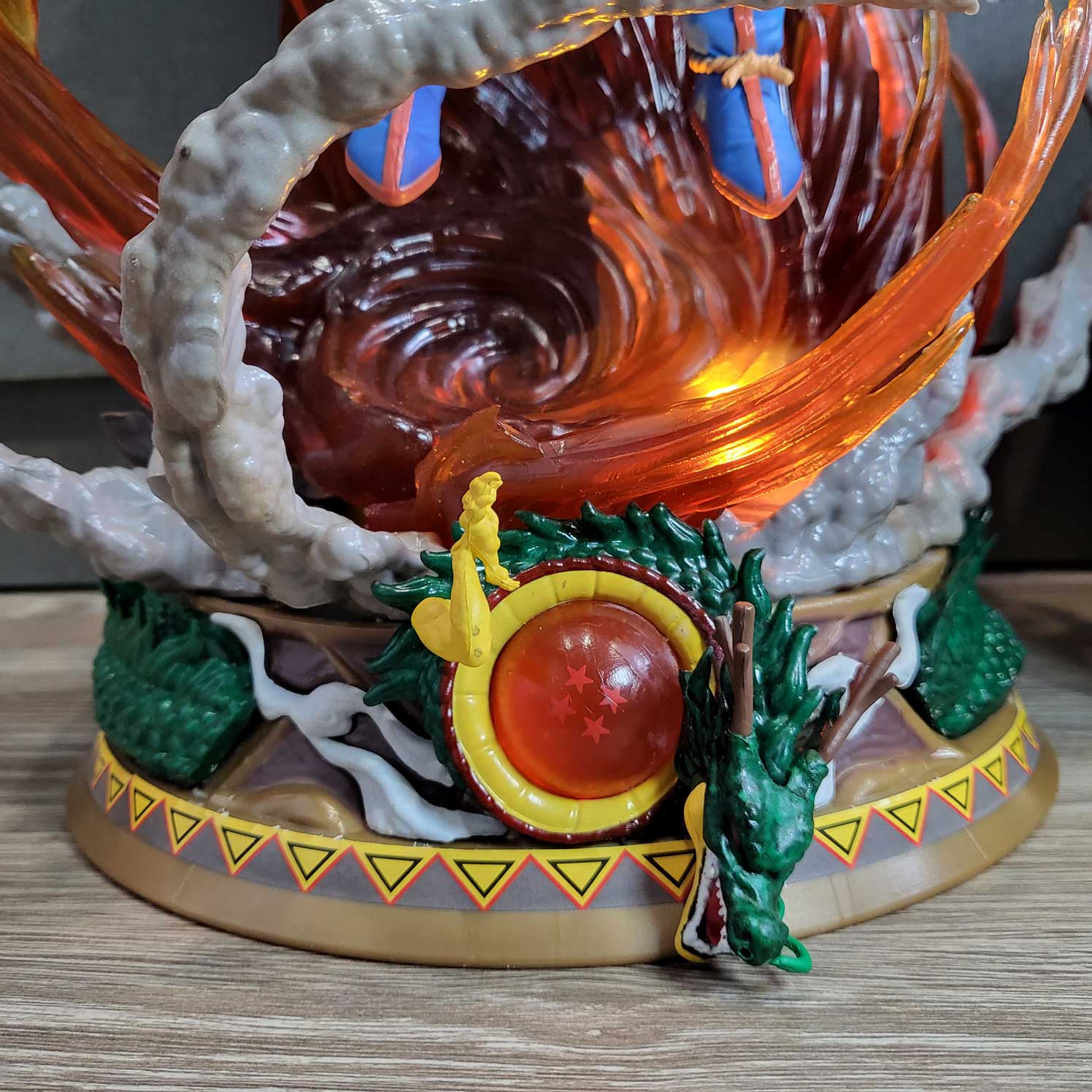 Mô hình Siêu to Son Goku nâng cầu 60 cm có LED - Dragon Ball