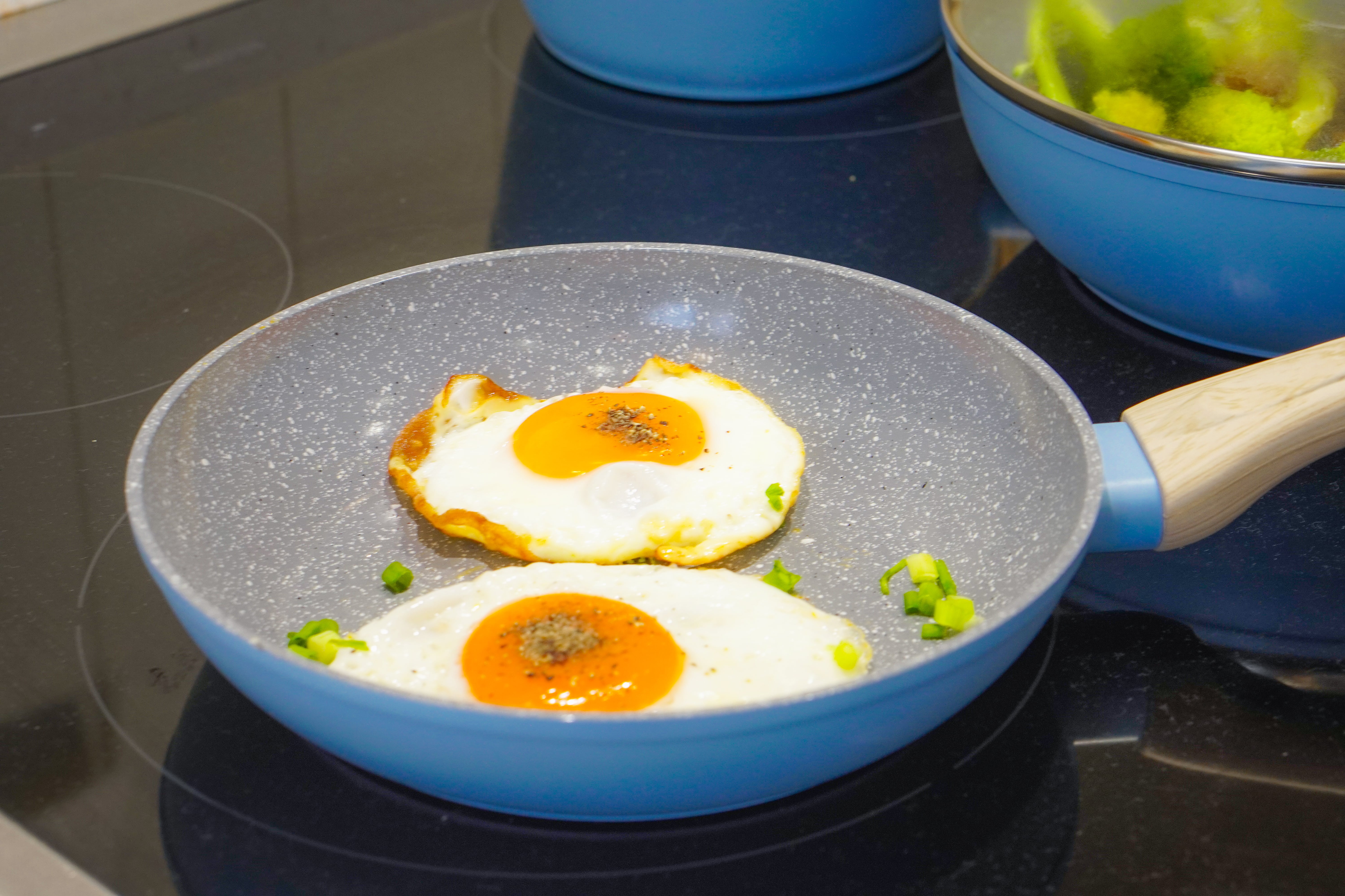Bộ nồi chảo chống dính Ceramic đáy 6 lớp ăn dặm cho bé La gourmet Baby set màu xanh - sử dụng được tất cả loại bếp - 417886