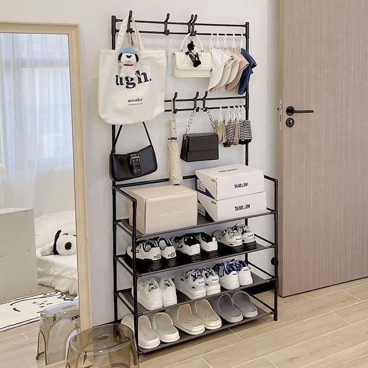 GIÁ KỆ CHỮ L TREO QUẦN ÁO, TÚI XÁCH, BÊN DƯỚI THIẾT KẾ 4 TẦNG ĐỂ GIÀY DÉP, ĐỒ DÙNG TRONG NHÀ, CHẤT LIỆU KHUNG BẰNG SẮT SƠN TĨNH ĐIỆN SIÊU BỀN, CHỊU LỰC TỐT, THIẾT KẾ LẮP RÁP DỄ DÀNG