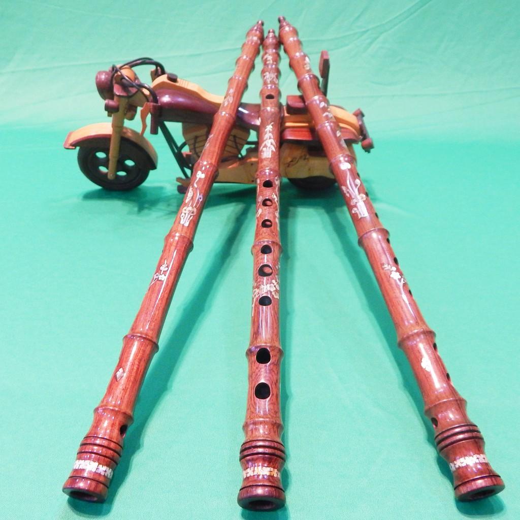 Sáo gỗ Cẩm lai cẩn ốc A4 Trần Trung