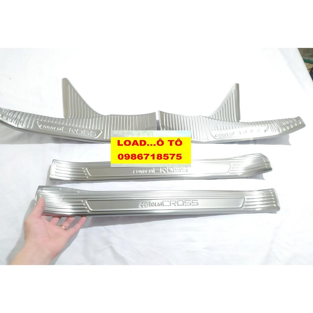 Ốp Bậc Cửa, Nẹp Bước Chân Trong, Ngoài Xe Toyota Cross 2022-2020 Chất Liệu Inox Cao Cấp