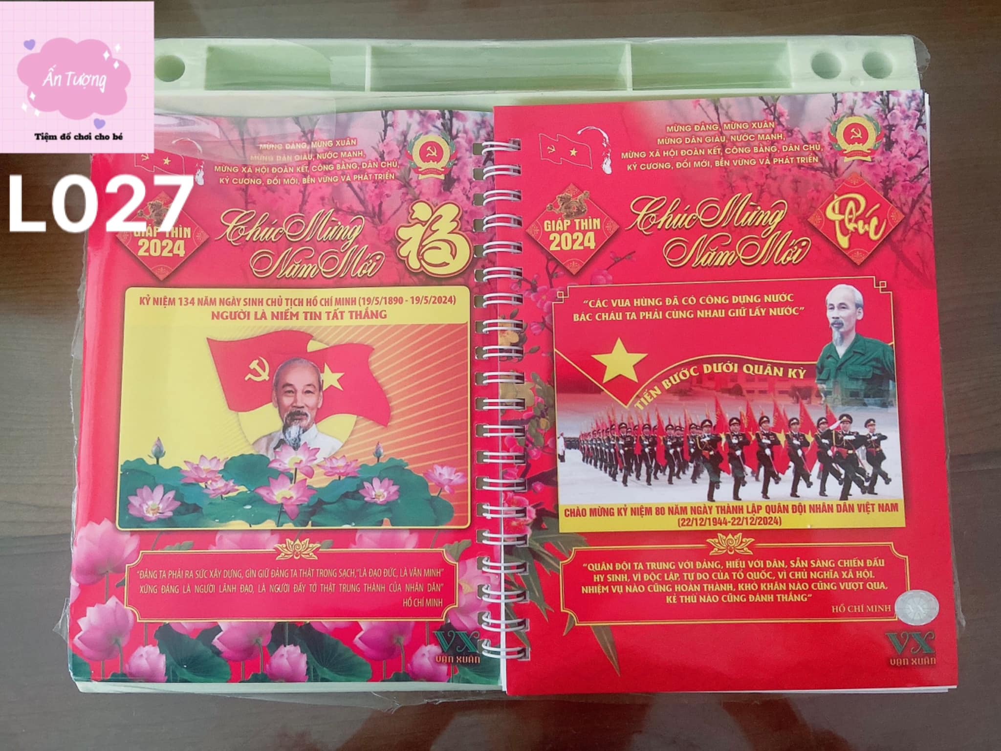 Lịch Tết 2024 - Xuân Giáp Thìn - Lịch để bàn 52 tuần Vạn Xuân đế nhựa lò xo giữa,NXB Khoa học