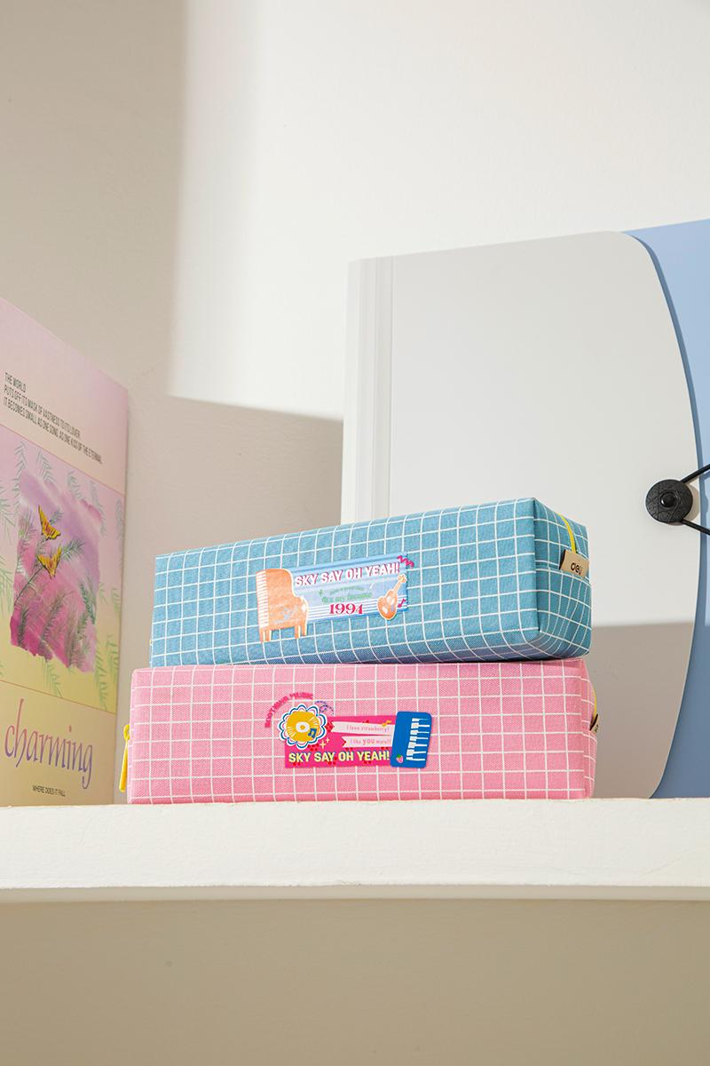 Bóp Viết Dáng Vuông Kẻ Caro Deli - Phiên Bản Sơn Tùng M-TP Giới Hạn - Deli H902 - Màu Hồng