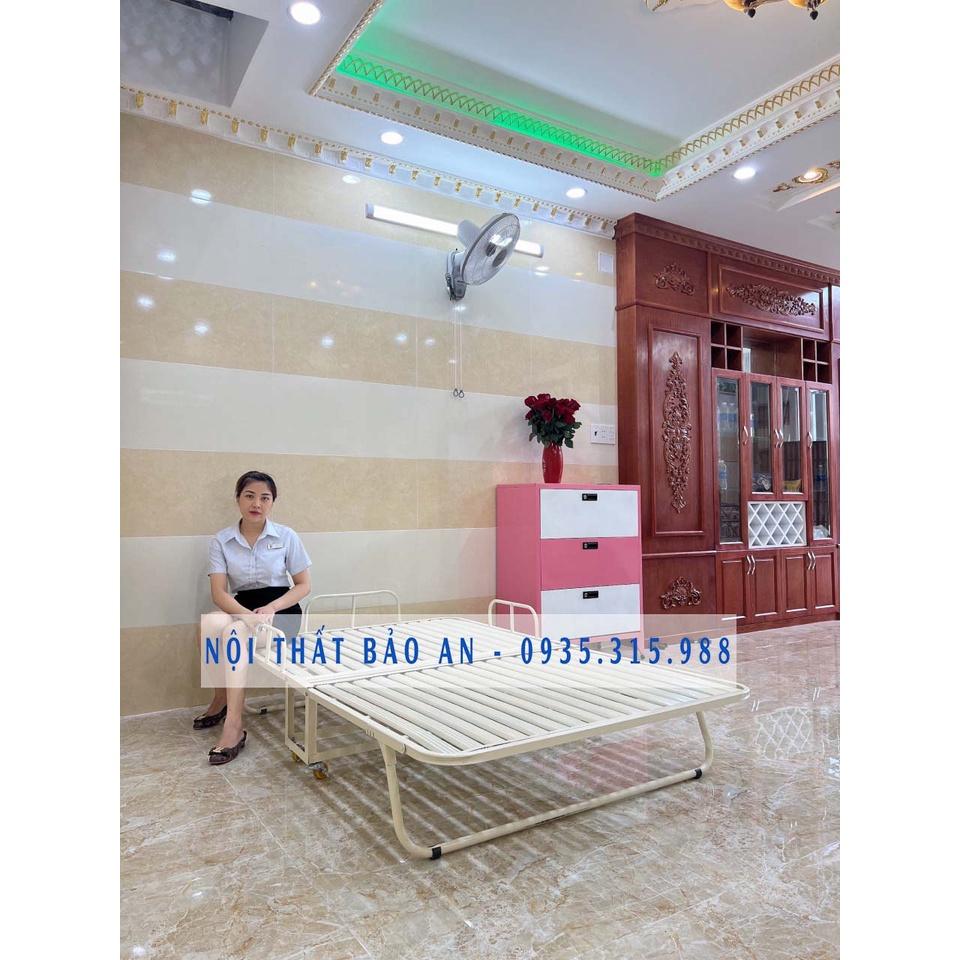 Giường sắt xếp di động có bánh xe rộng 1m