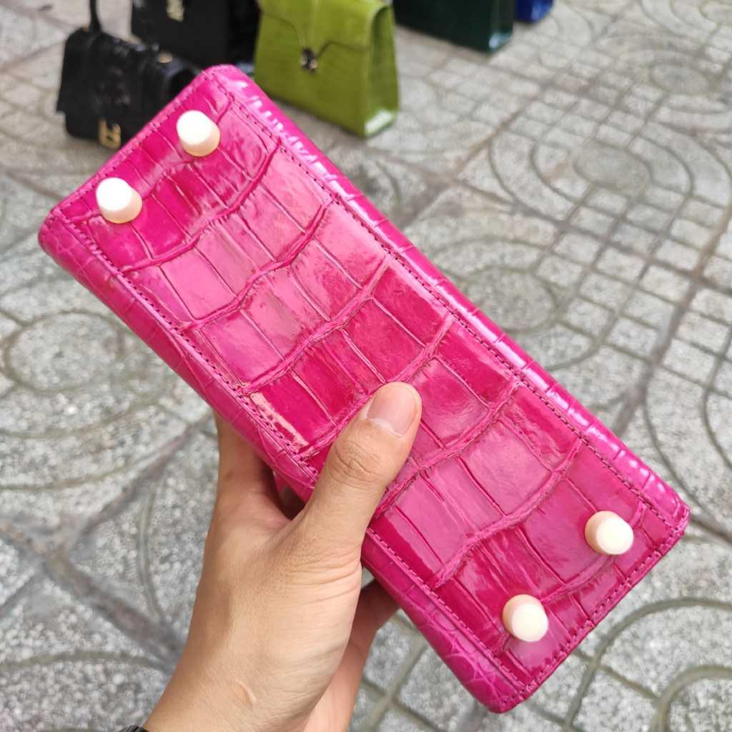 Túi da cá sấu Màu hường nữ tính. Phiên bản kelly dễ thương!