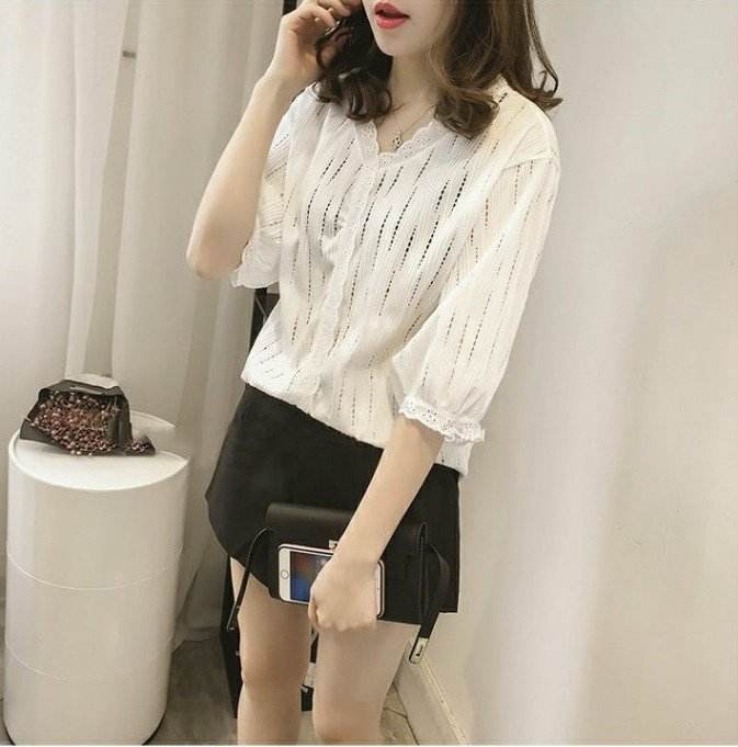 Áo sơ mi nữ cổ V tay lửng phối ren, chất liệu mềm mịn mặc hè Haint Boutique Sm185