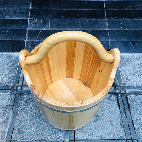 CHẬU GỖ DÁNG THÙNG XÁCH NƯỚC QUAI CONG