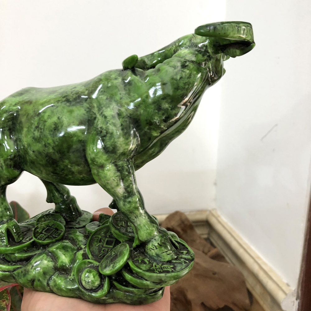 Tượng đá phong thủy tượng con Trâu chiêu giữ tài lộc phong thuỷ cho gia chủ - Cao 16cm - Màu xanh lục bích