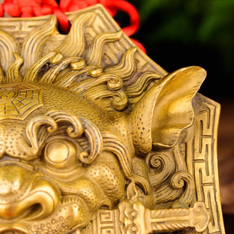 Mặt hổ phù cỡ đại sư tử trừng mắt ngậm kiếm bằng đồng thau phong thủy