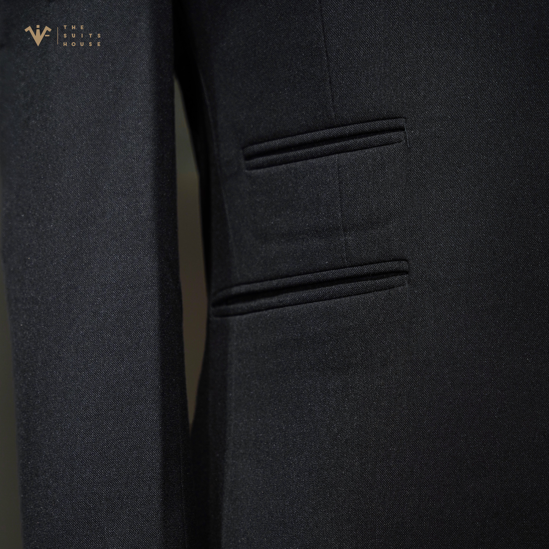 [CLASSY 1] Nguyên bộ suits 2 mảnh ĐEN 2 KHUY 3 TÚI, vải cashmere, form chuẩn