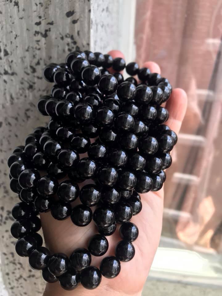 Vòng Tay May Mắn Đá Mã Não Đen Đậm Đẹp Size 10mm 18 Hạt Nữ mạng Thủy mạng Mộc ạ