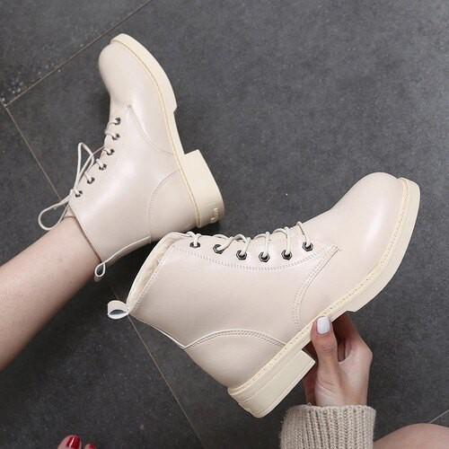 Giày boots ulzzang cao cổ màu be và đen cao 3cm có lót lông