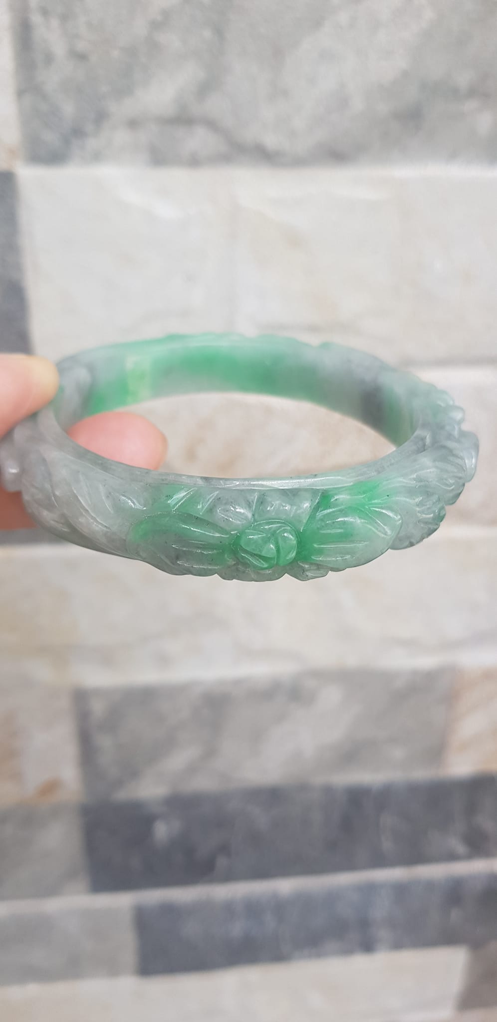 ️Vòng Cẩm Thạch tự nhiên chạm bông mai đẹp Size 56mm x Cao 12mm x dầy may mắn Màu xanh lý tươi trắng xám đẹp sang nữ 54kg - 62kg đeo ạ