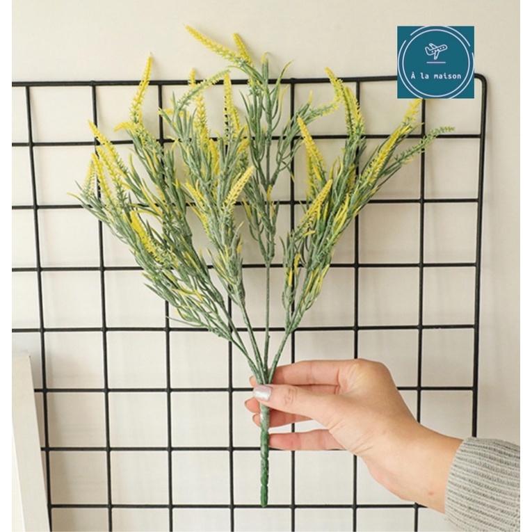 Cụm hoa lavender nhiều nhánh thanh mảnh cao 38cm dùng trong thiết kế trang trí nhà cửa, hoa cưới, hoa cô dâu