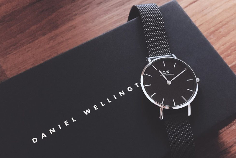 Đồng Hồ Dây Mắt Lưới Daniel Wellington DW00100202 (32mm) - Đen