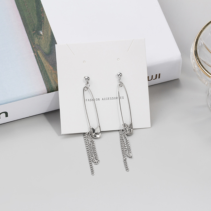 Bông tai unisex phối kim băng phong cách đường phố