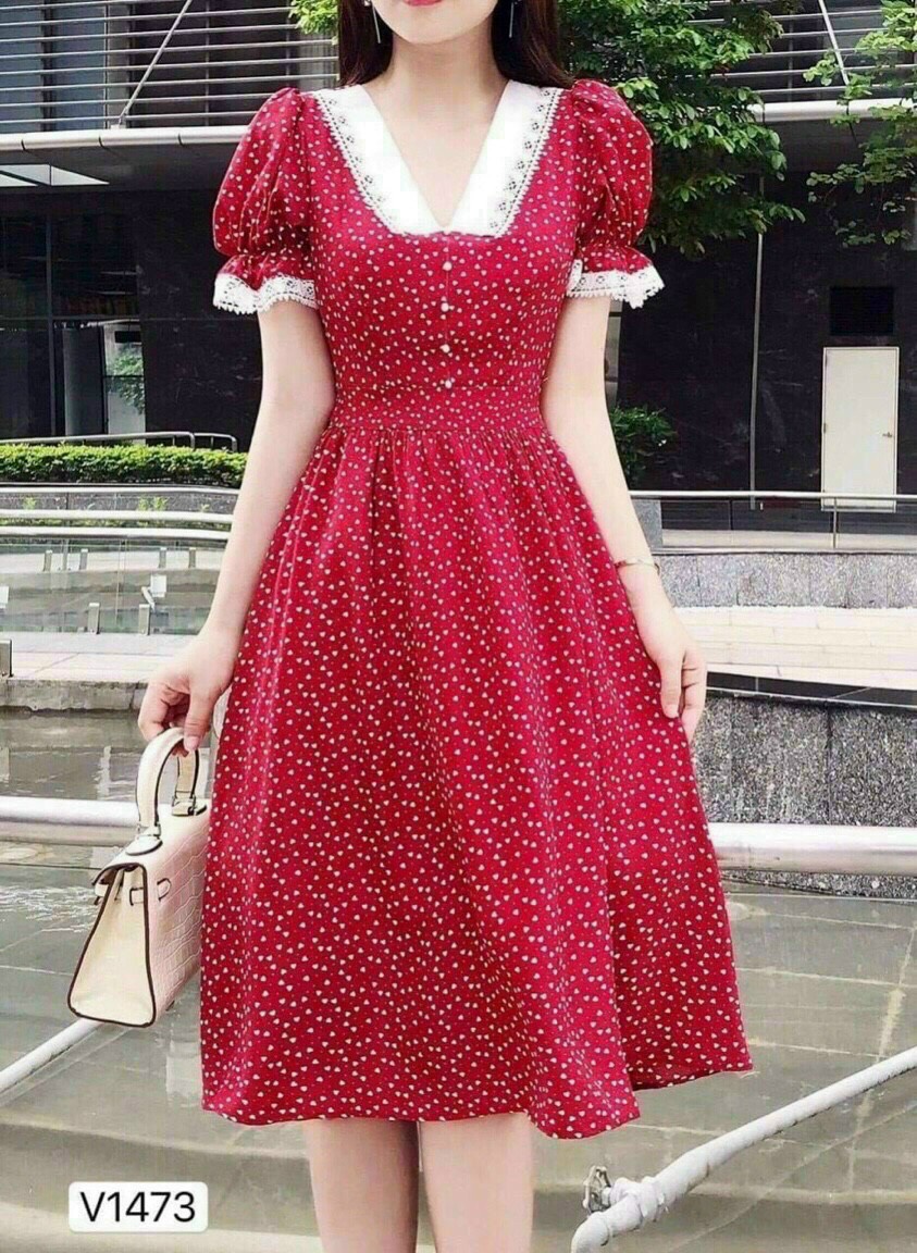 Đầm lụa cổ V tay lỡ phối ren họa tiết trái tim nhí