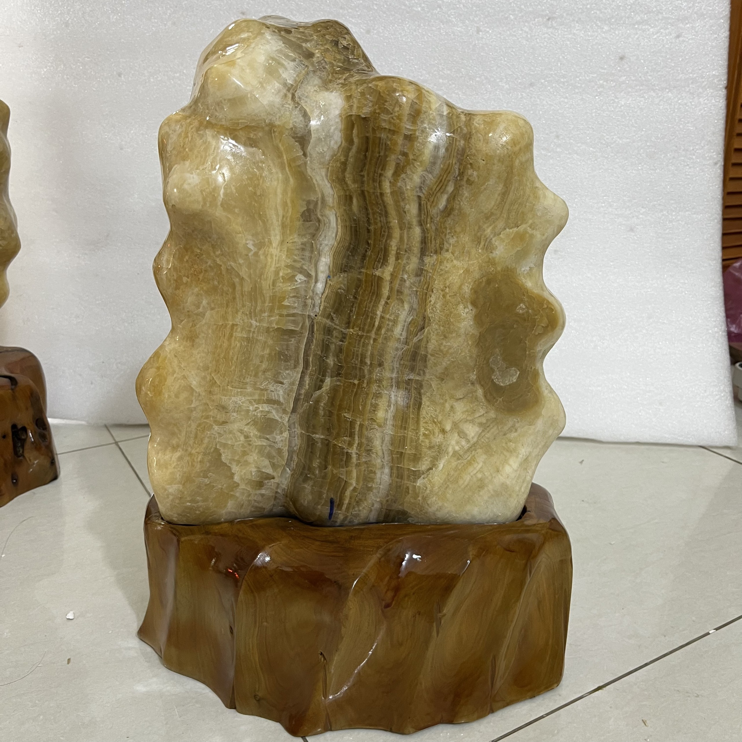 Đá trấn trạch, đá phong thủy cao 50cm, nặng 25 kg cho mệnh Kim và Thổ