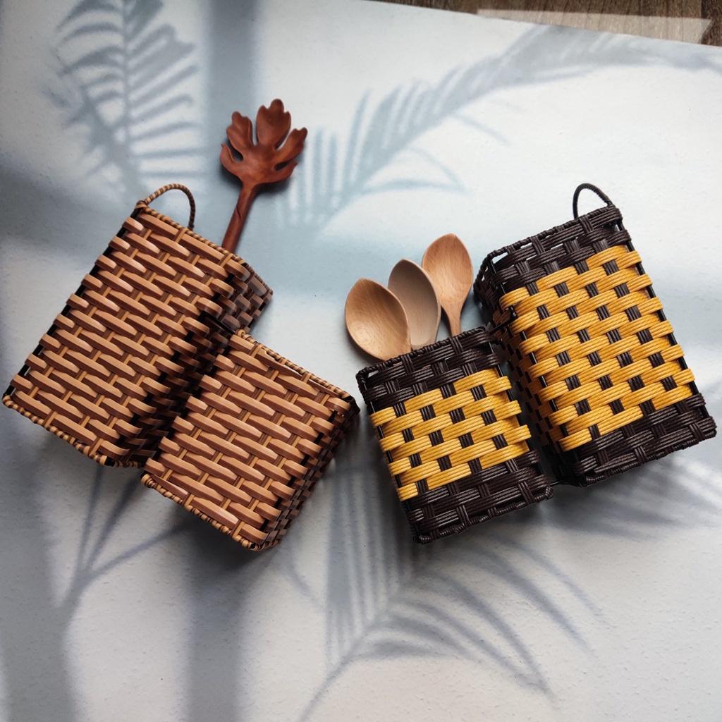 Set Đôi Hộp/Lọ Đựng Đũa 2 Ngăn Giả Mây Xinh Xắn
