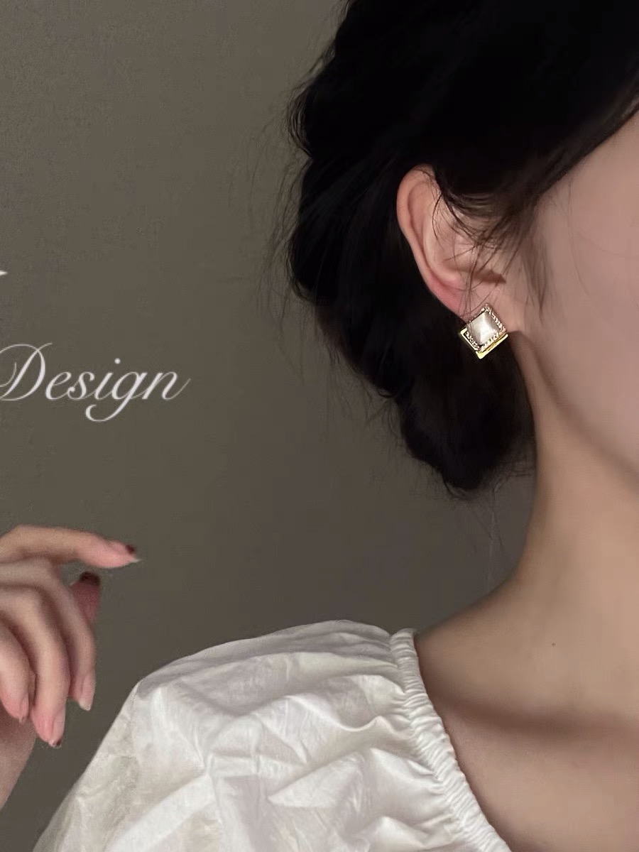 Khuyên tai đá vuông viền đính đá nhỏ kiểu retro