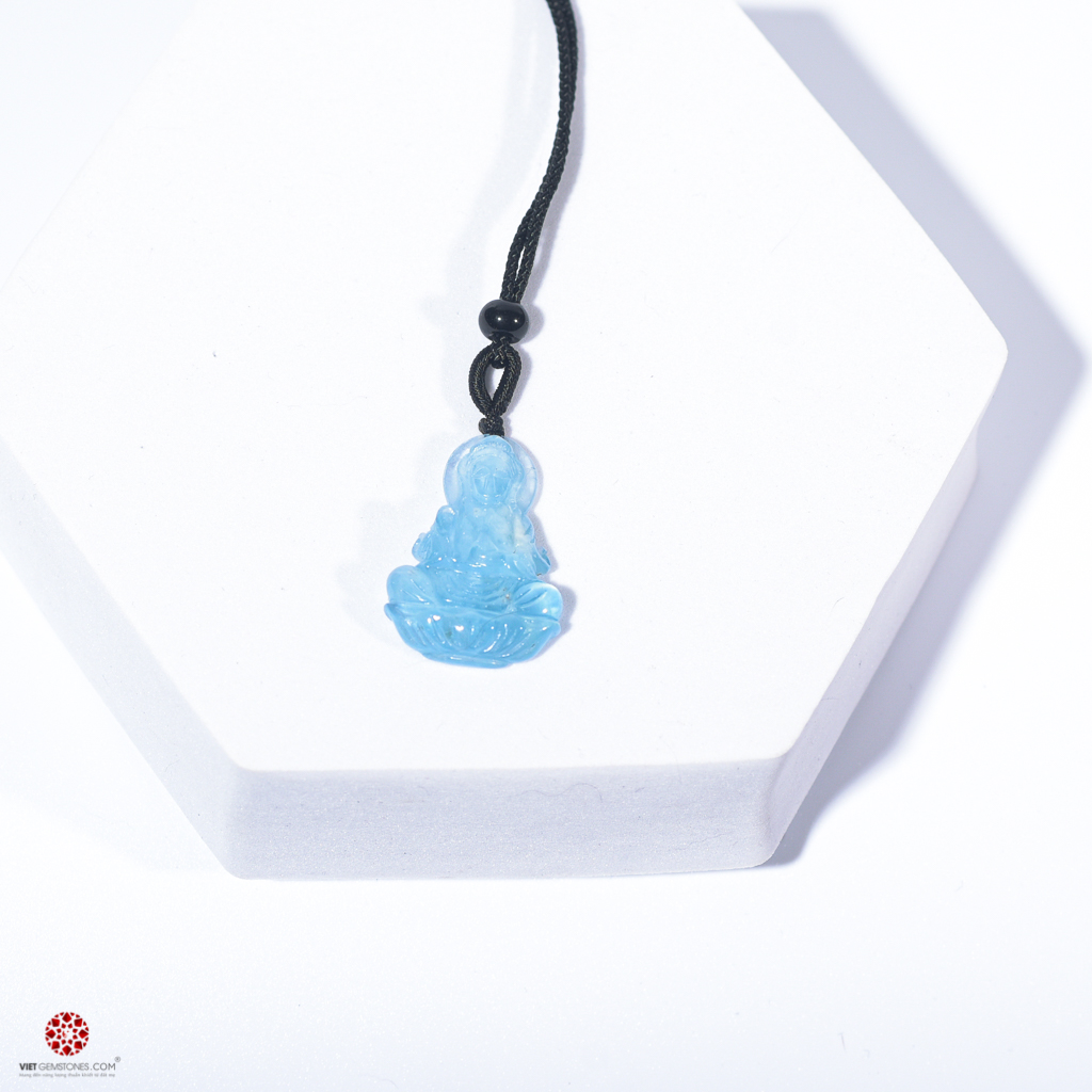 Mặt dây chuyền Phật Bà Quan Thế Âm Bồ Tát chế tác từ đá Hải Lam Ngọc (Aquamarine) tự nhiên 100% - Hợp mệnh Thủy, Mộc | VietGemstone