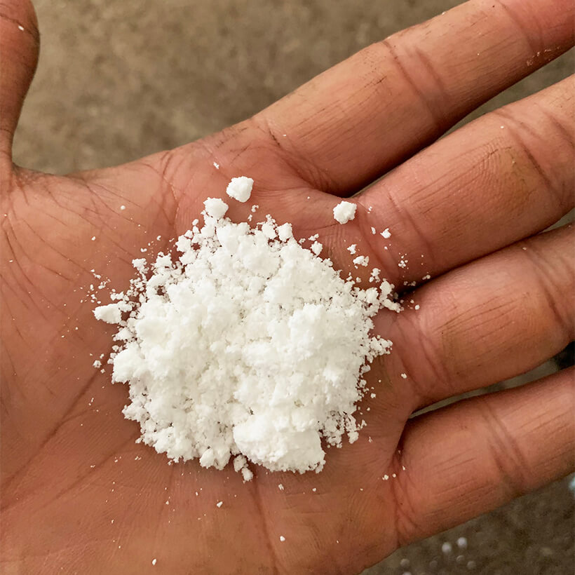 Bột Dưỡng Hoa Hồng Lâu Tàn giúp hoa luôn tươi mới, cánh hoa hồng cứng cáp gấp 2 lần và trong 14 ngày không thối nước hay cắt tỉa gốc hoa