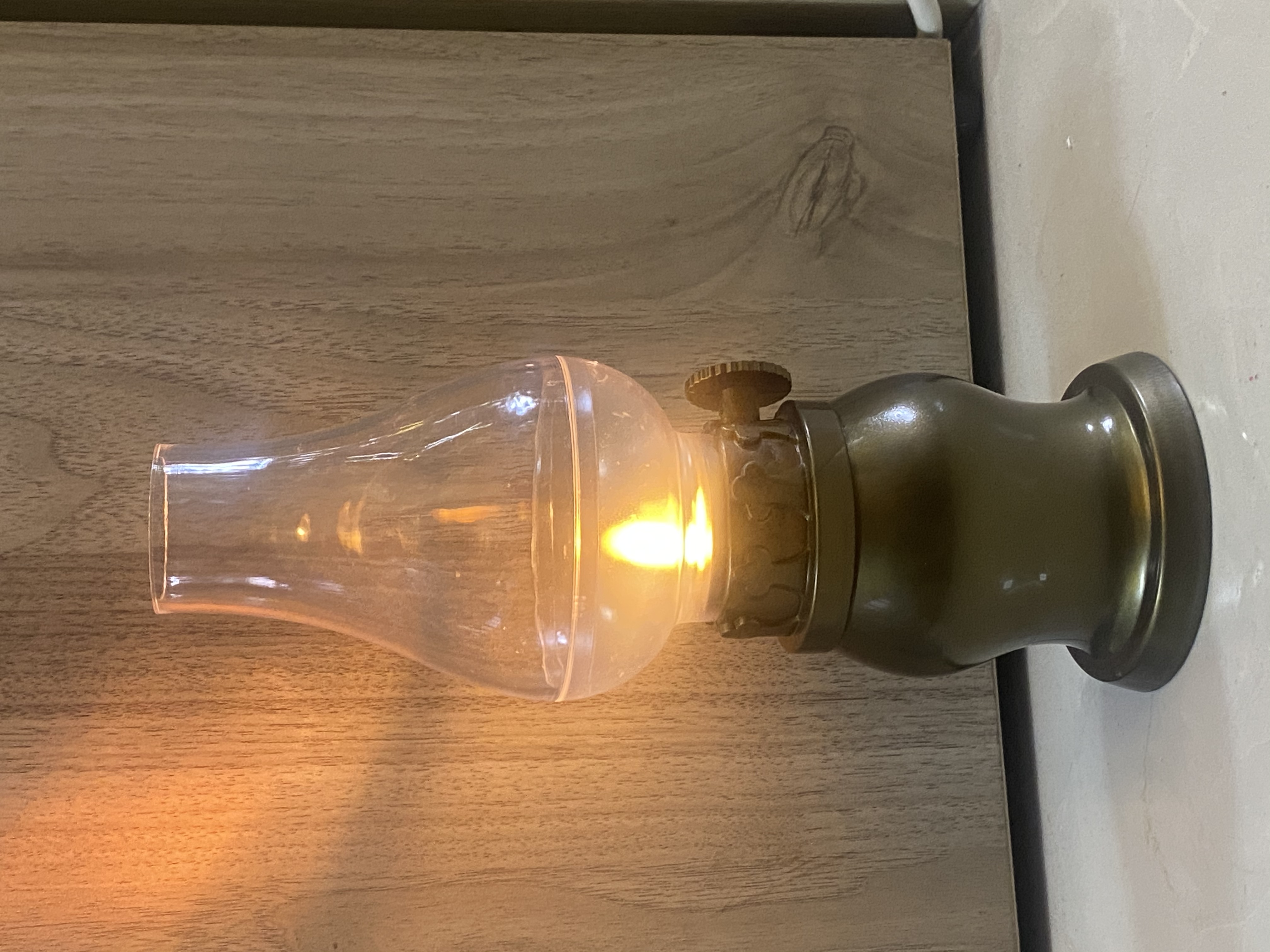 Đèn dầu điện tử - đèn để bàn thờ sử dụng pin ( giá bán /1 cái)