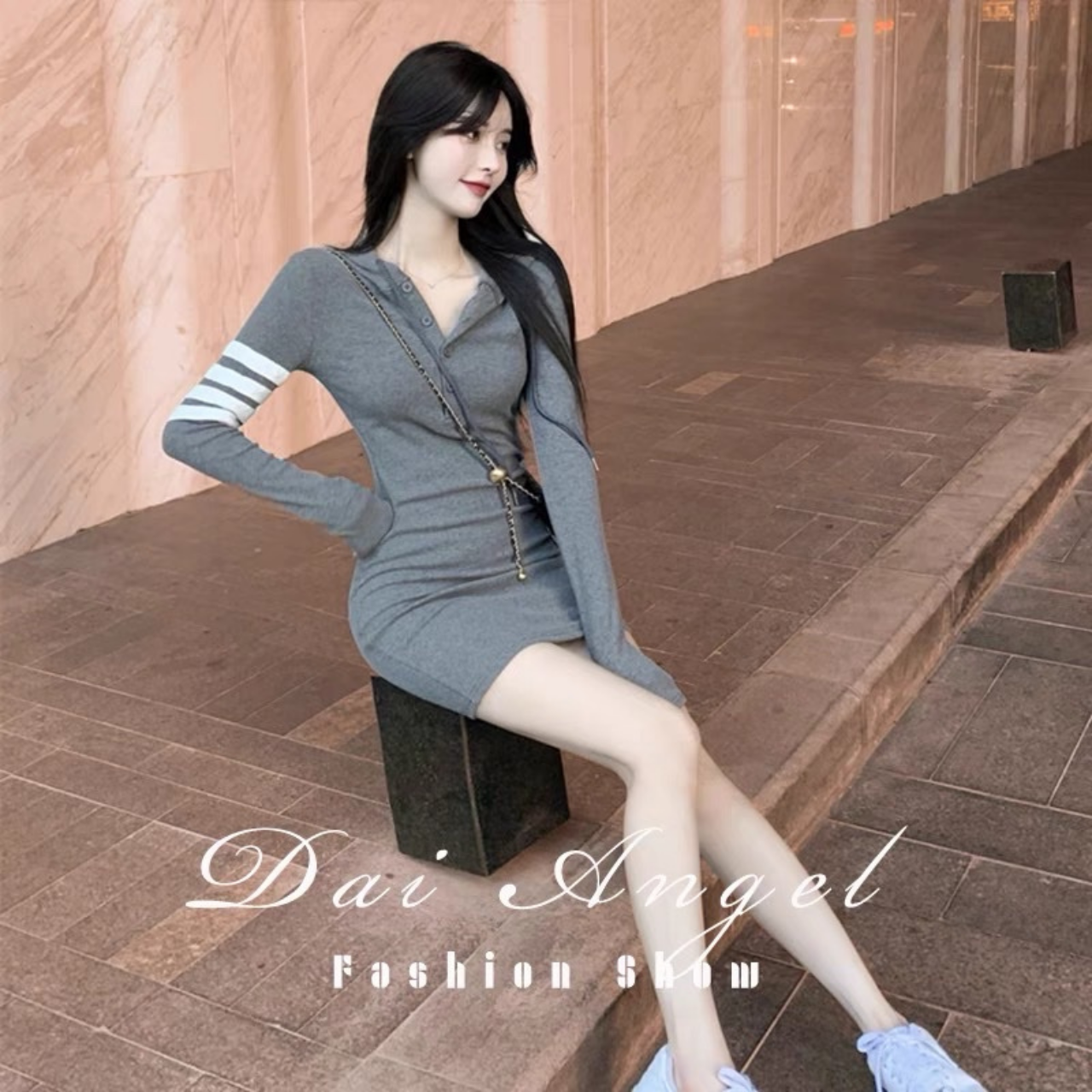 Đầm body tay dài hoạ tiết kẻ sọc phối nón thời trang thanh lịch