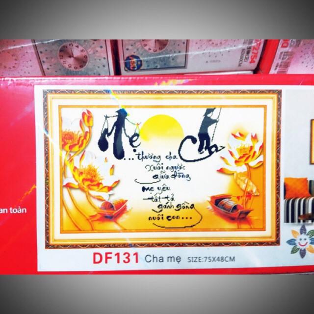 Tranh Đính Đá CHA MẸ . Kích Thước: 75cm x 48cm