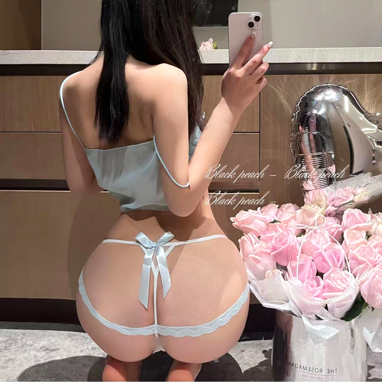 Quần lót ren xẻ đáy đính nơ sexy quyến rũ