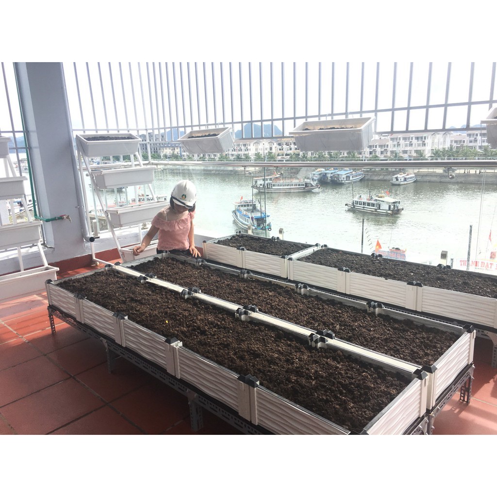 CHẬU GHÉP THÔNG MINH Cm: Bền từ 8-10 năm, phù hợp mọi cây trồng và không gian, Module tùy biến kích thước, an toàn, trọng lượng nhẹ, kết cấu chắc chắn, có khay trữ và thoát nước.