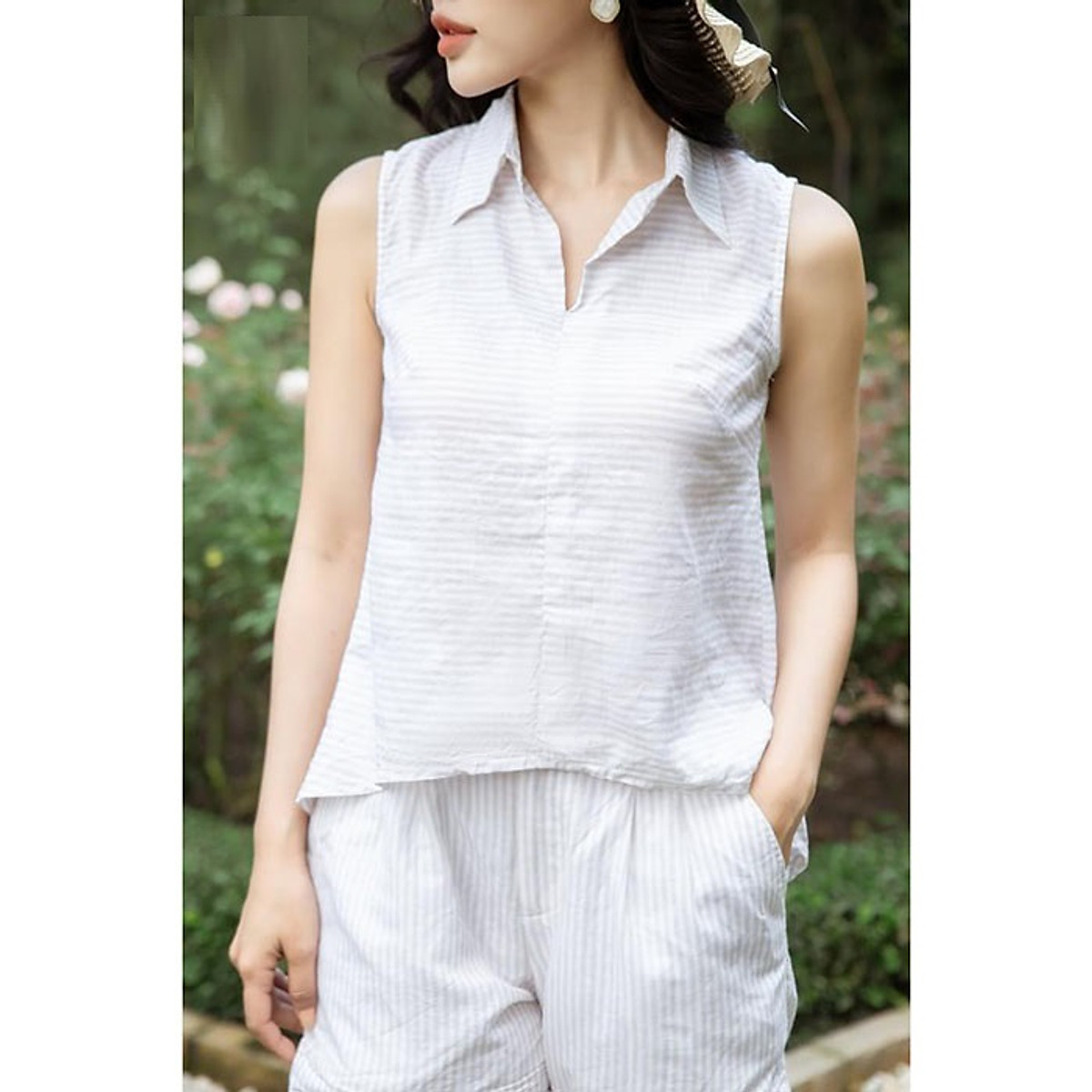 Set bộ đi chơi linen kẻ sọc nhỏ áo ghile dáng lửng kèm quần short trẻ trung