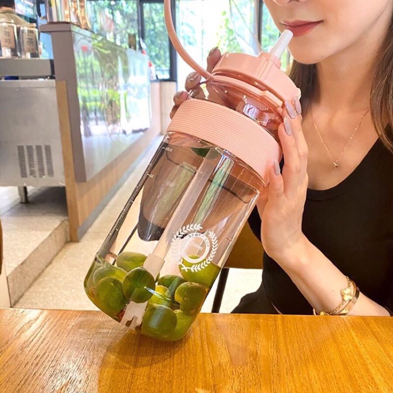 Bình Đựng Nước Sports Cup 1000ml Phong Cách Thể Thao Có Ống Hút Và Dây Đeo Tiện Lợi