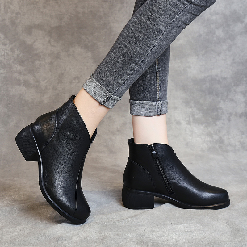 Boots nữ cổ lửng chất liệu da bò mềm + lớp lót nhung êm chân, đế 4cm 7918 (Màu đen)- (Tặng 1 đôi tất/ vớ- giao màu ngẫu nhiên