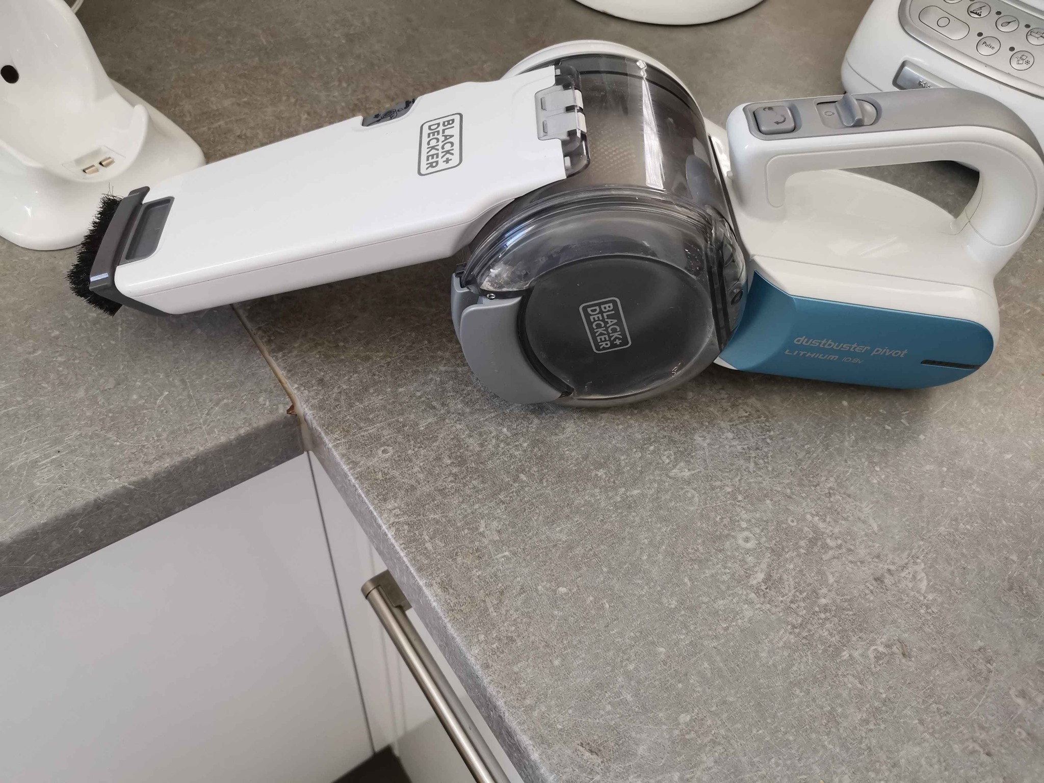 Máy hút bụi dùng pin 10.8V Black&amp;Decker PV1020L- Hàng chính hãng