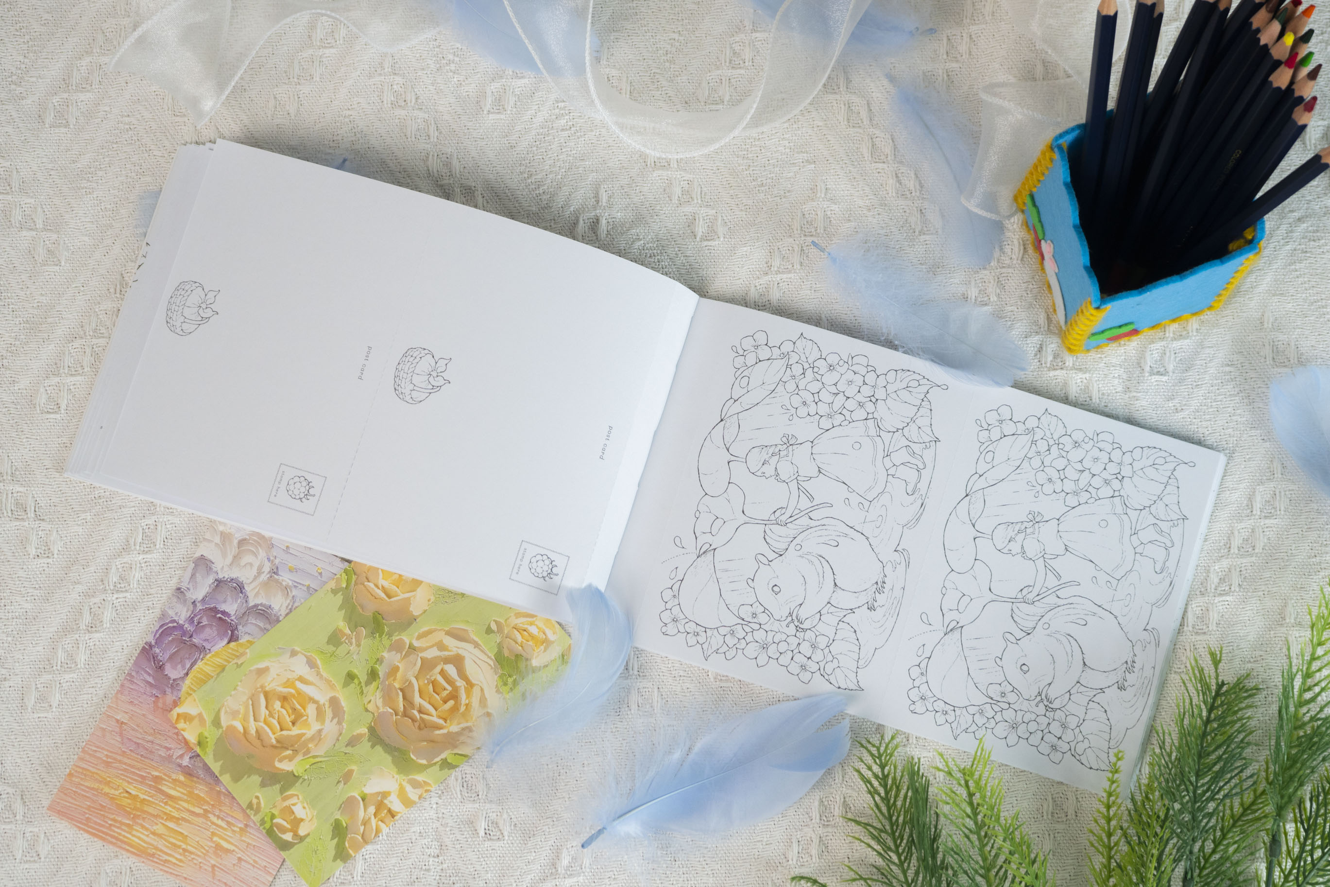 Sách tô màu Tiệm postcard trong khu rừng nhỏ - Đinh Tị Books