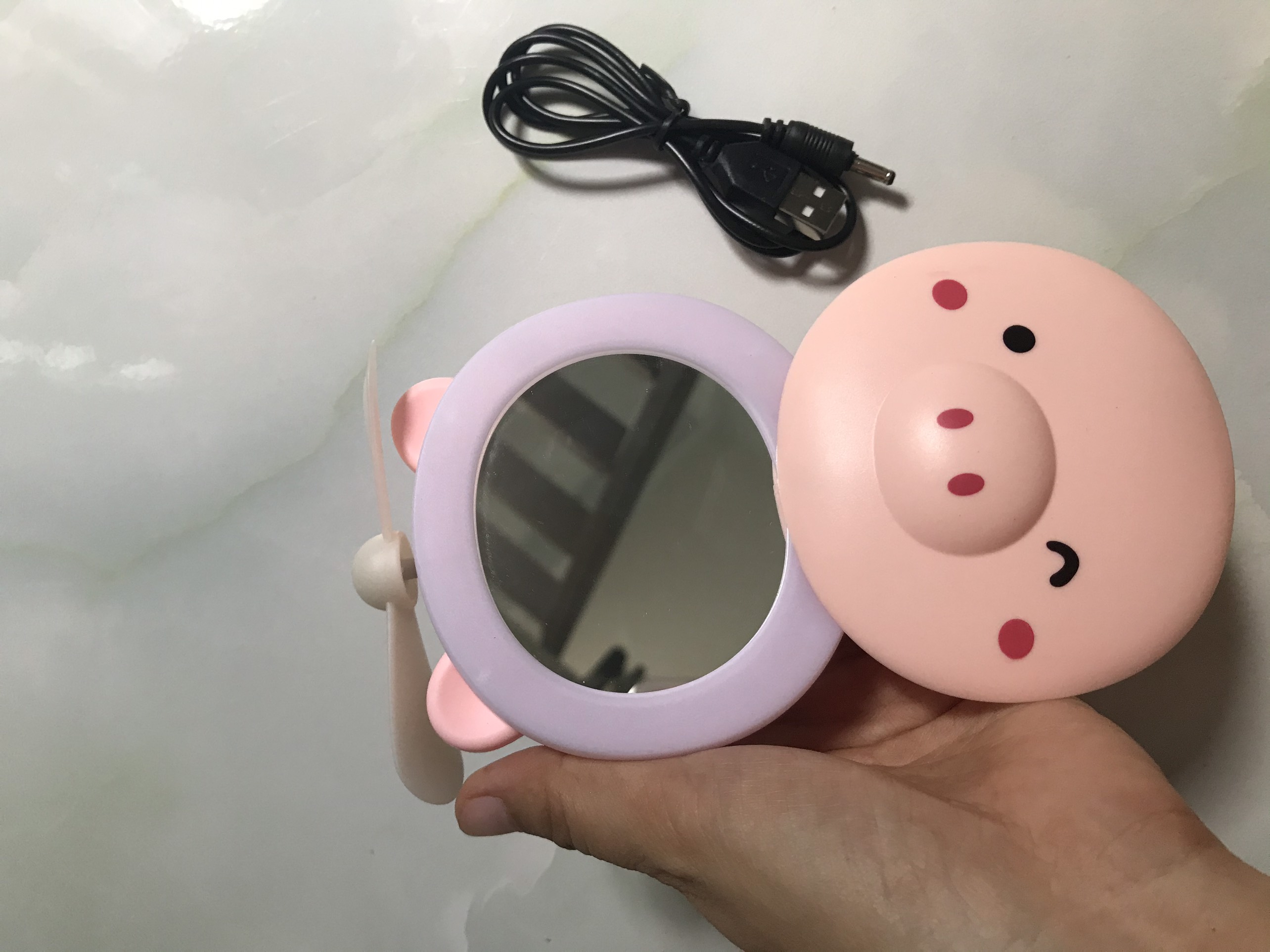 Quạt sạc mini hình heo hồng - tích hợp gương trang điểm, đèn led và quạt - kiểu dáng dễ thương, nhỏ gọn – dễ dàng mang theo