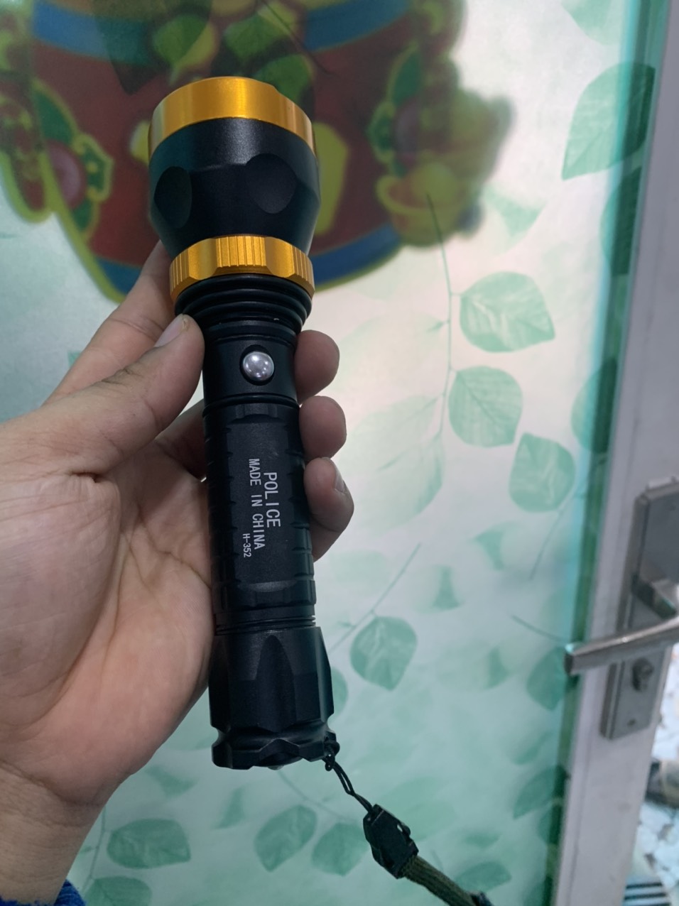 Đèn Pin Police 8077 Rechargeable Super Bright Flashlight - Hàng Nhập Khẩu