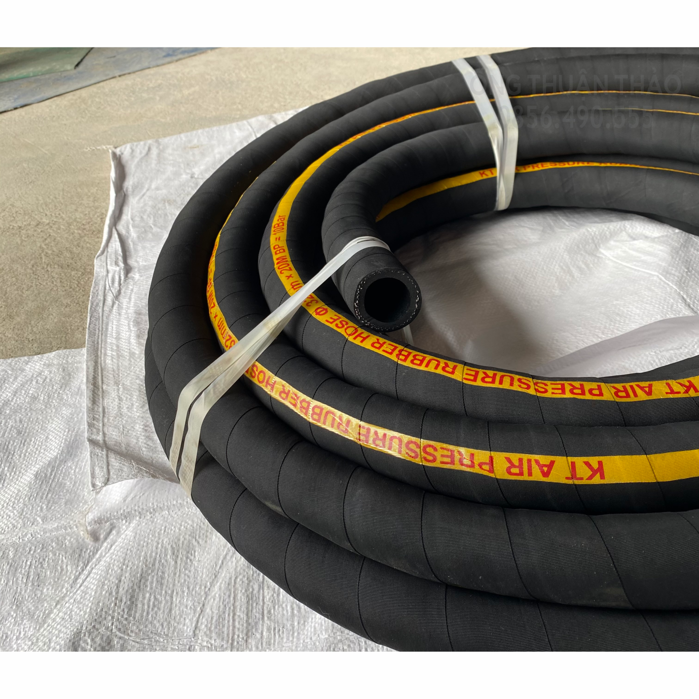 Ống Cao Su Bố Vải Phi 32mm cuộn 20 mét- Hàng Nhập Khẩu - Ống Thuận Thảo