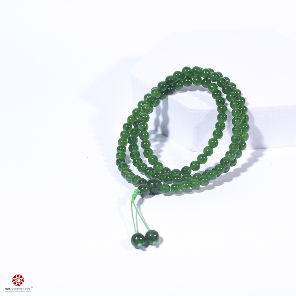 Vòng tay 108 hạt ngọc bích 6mm Canada tự nhiên, dùng đeo tay và lần hạt. Phật ngọc dưỡng thân tâm an lạc, đưa bạn gần hơn với năng lượng vũ trụ | VietGemstones